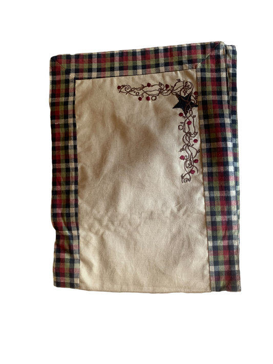 Star w/ Tangled Berries Table Runner