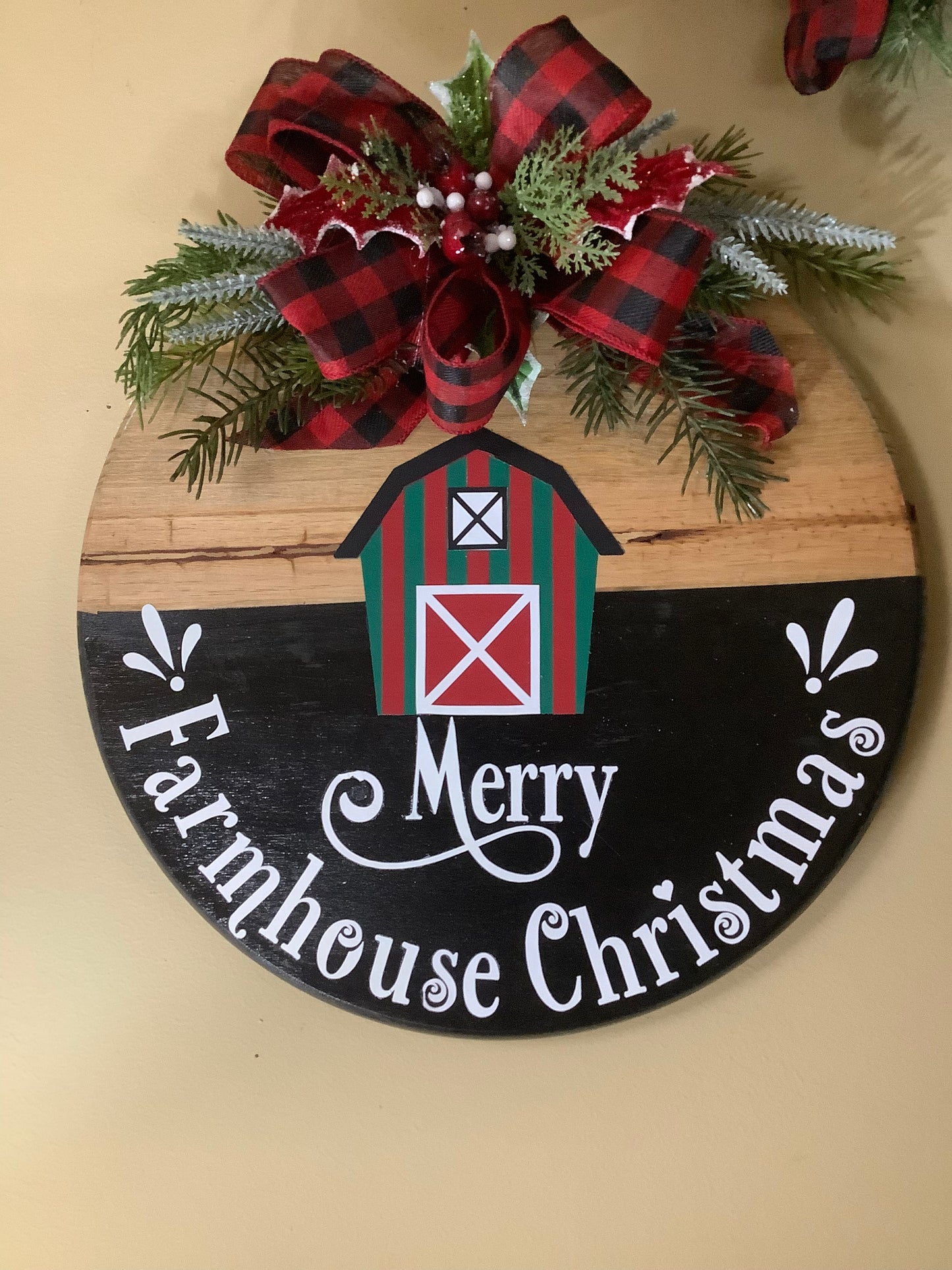 Merry Farmhouse Christmas Round