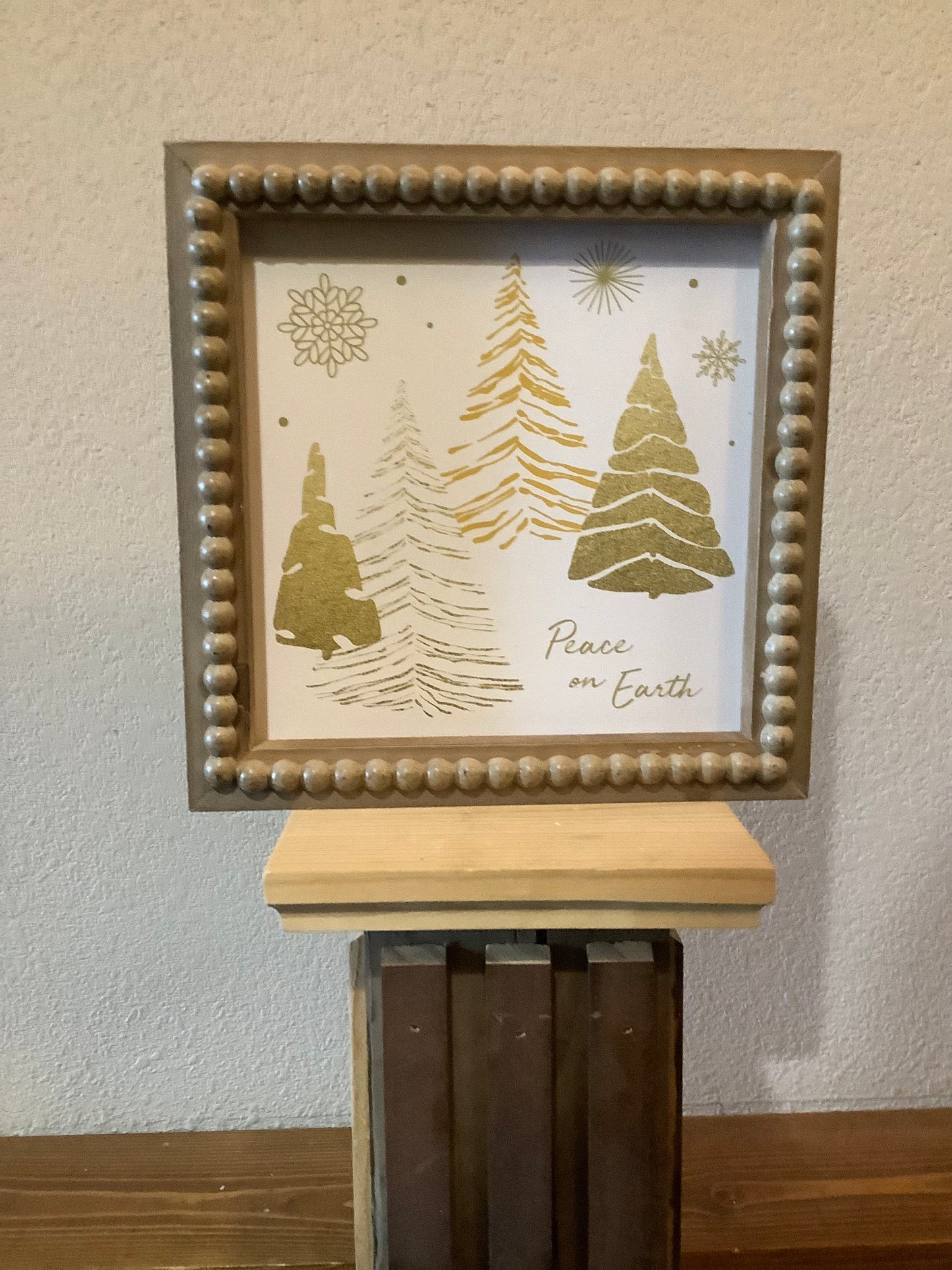 Gold Christmas Wallhanging with Beaded Border