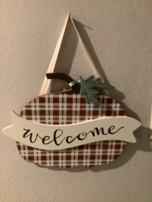 Welcome Pumpkin Wooden Sign